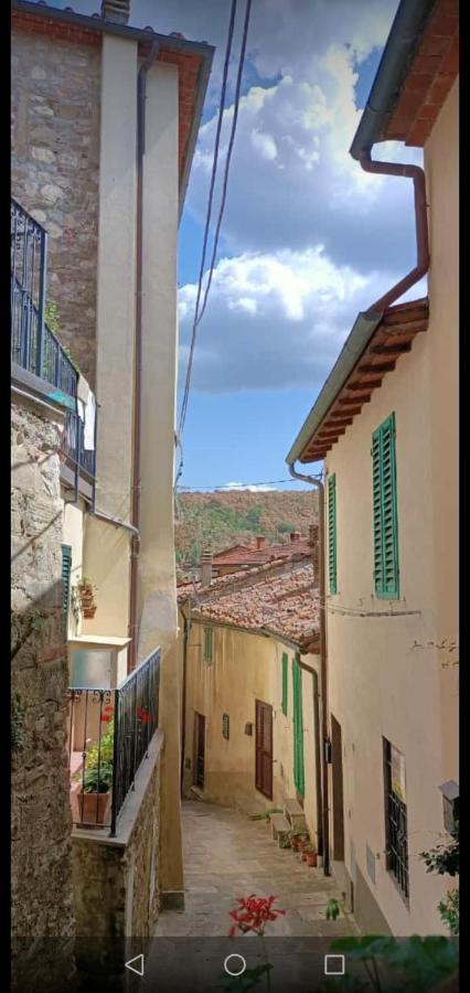 Casa Vacanze Vicolo Della Luna Ambra المظهر الخارجي الصورة